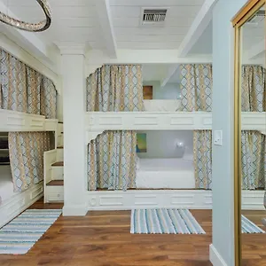 Smart Solution - Individual Private Bed-pods In Gorgeous Shared Space - Women Only Dorm In 5 - Coed House - Full-sized Mattresses In Individual Pods - With Built-in Private Storage - Gorgeous Shared - Affordable Luxury - Sparrow House Hostel Phoenix